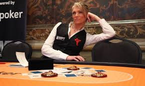 Обязанности дилера в покере